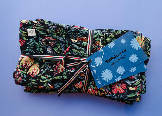 Tafelloper met 8 servetten