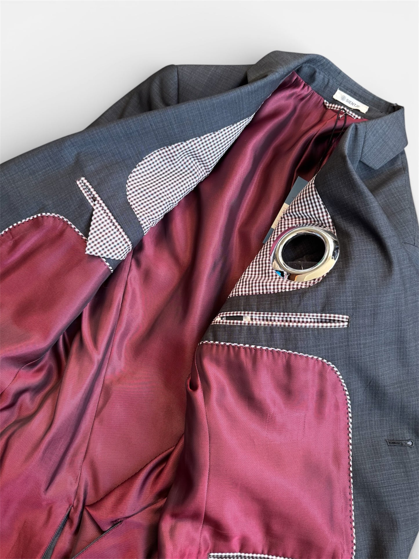 REWORK donkergrijze blazer met gaten en veiligheidsspelden