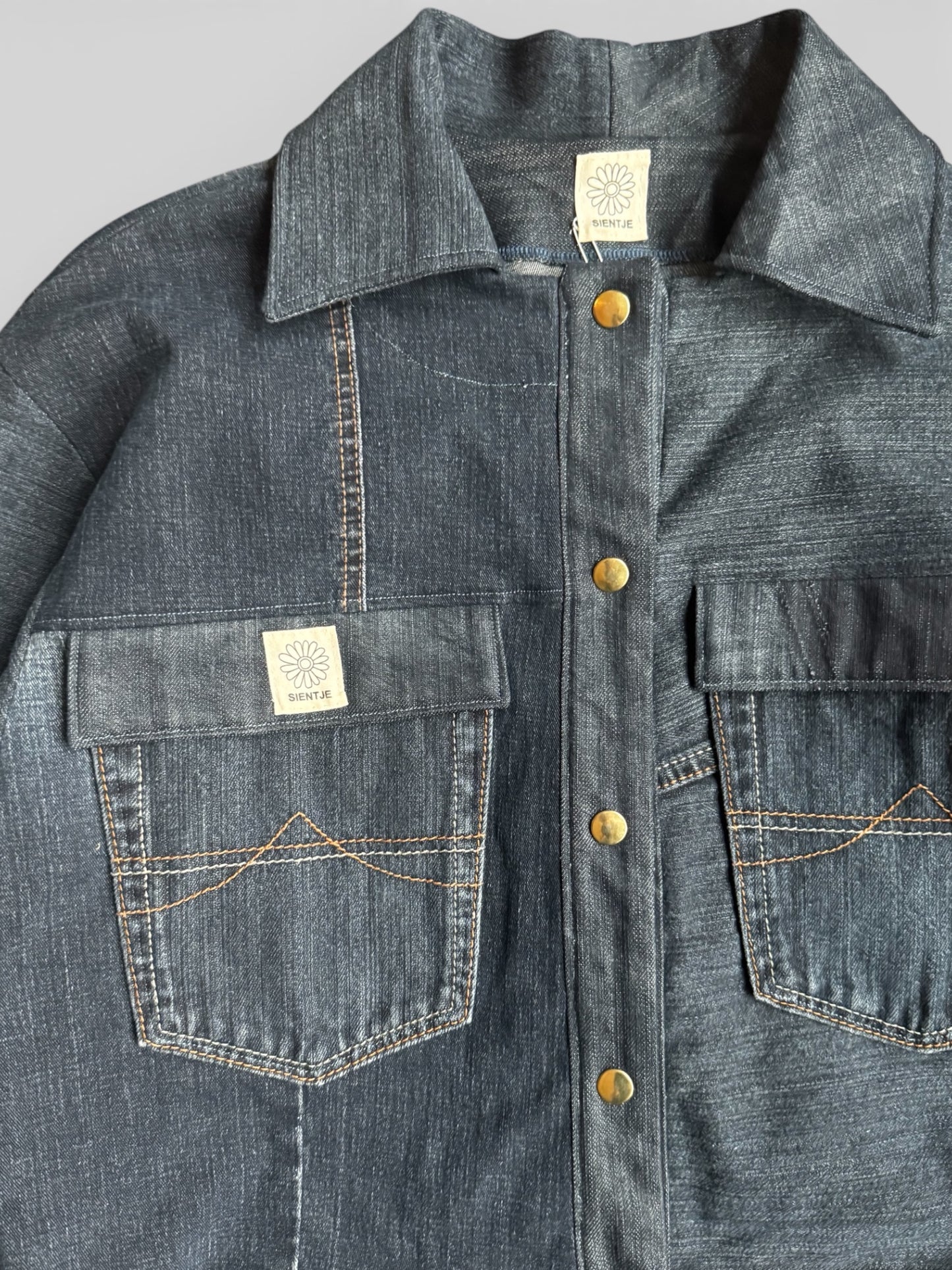 REWORK denim/spijkerjas gemaakt van spijkerbroeken met borstzakken en drukknopen