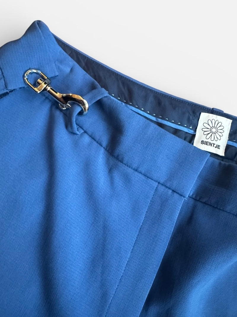 REWORK blauwe pantalon met split en zilveren gespen