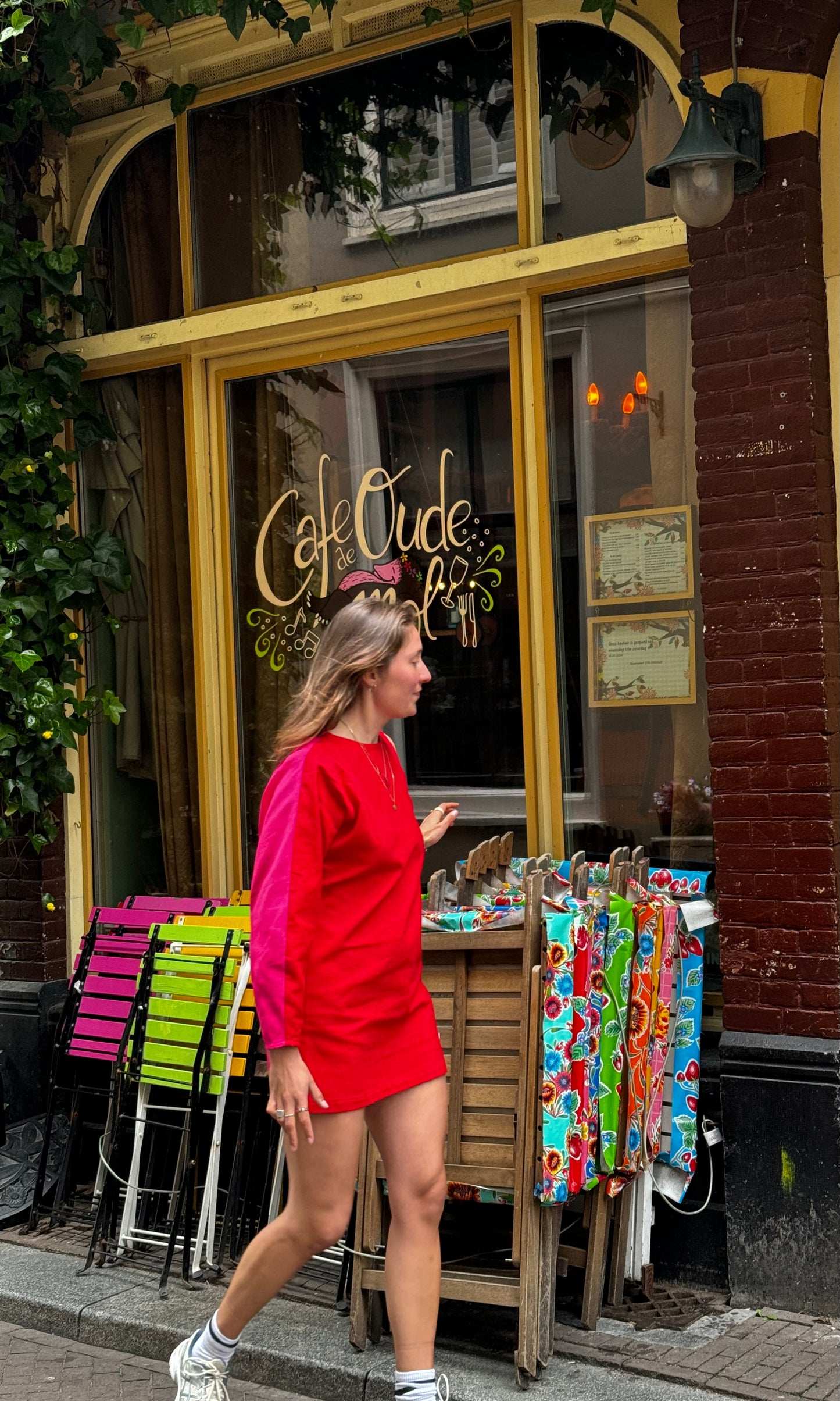 Asymmetrische A-lijn jurk met rood en roze