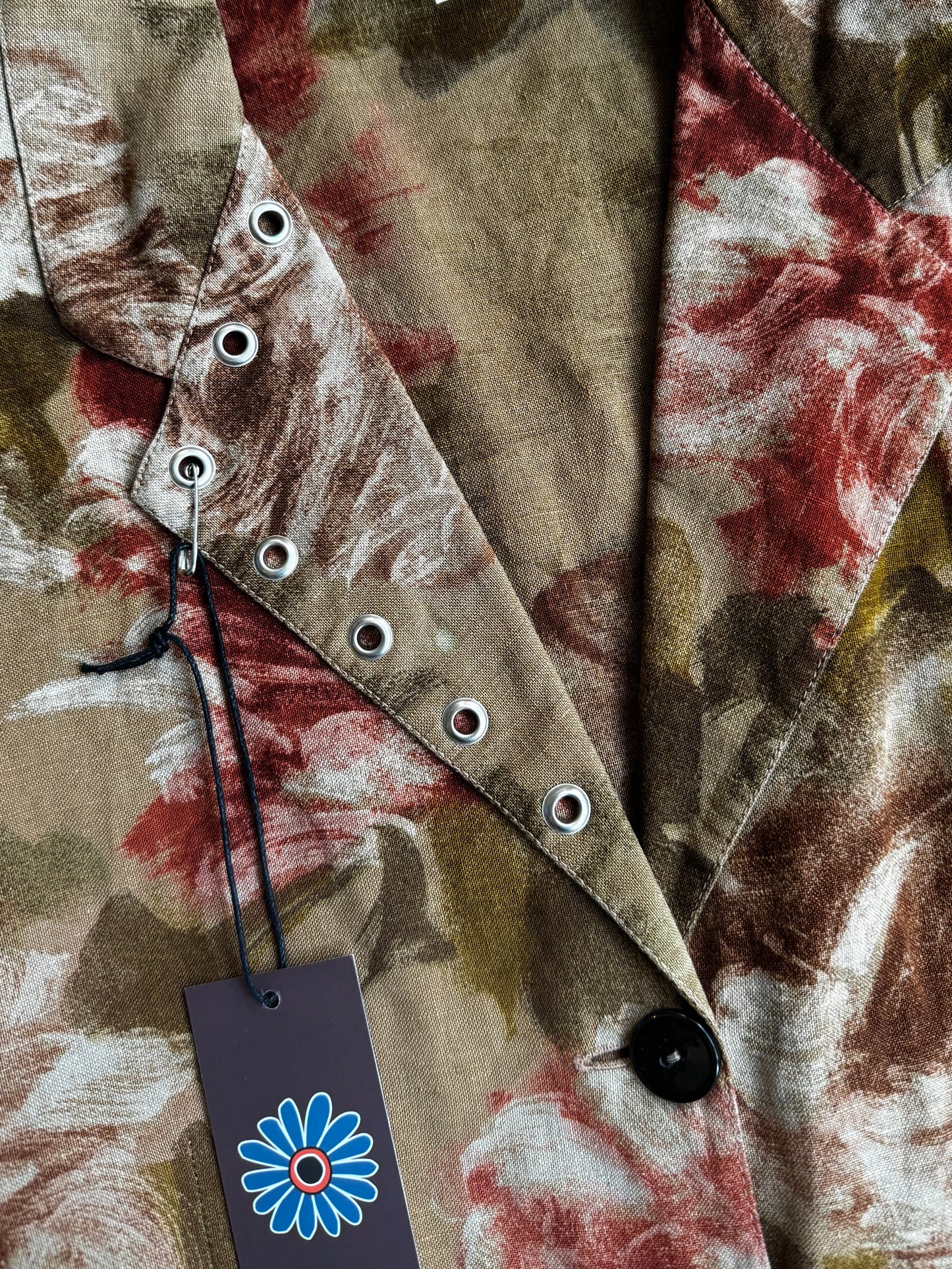 REWORK getailleerde top in bloemmotief met schoudervulling