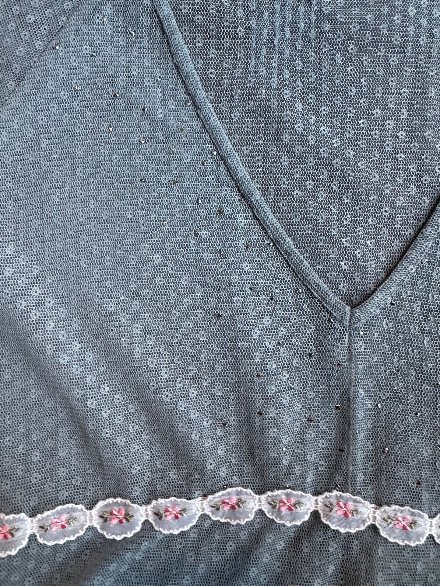 REWORK lichtblauwe top met lint en glimmertjes