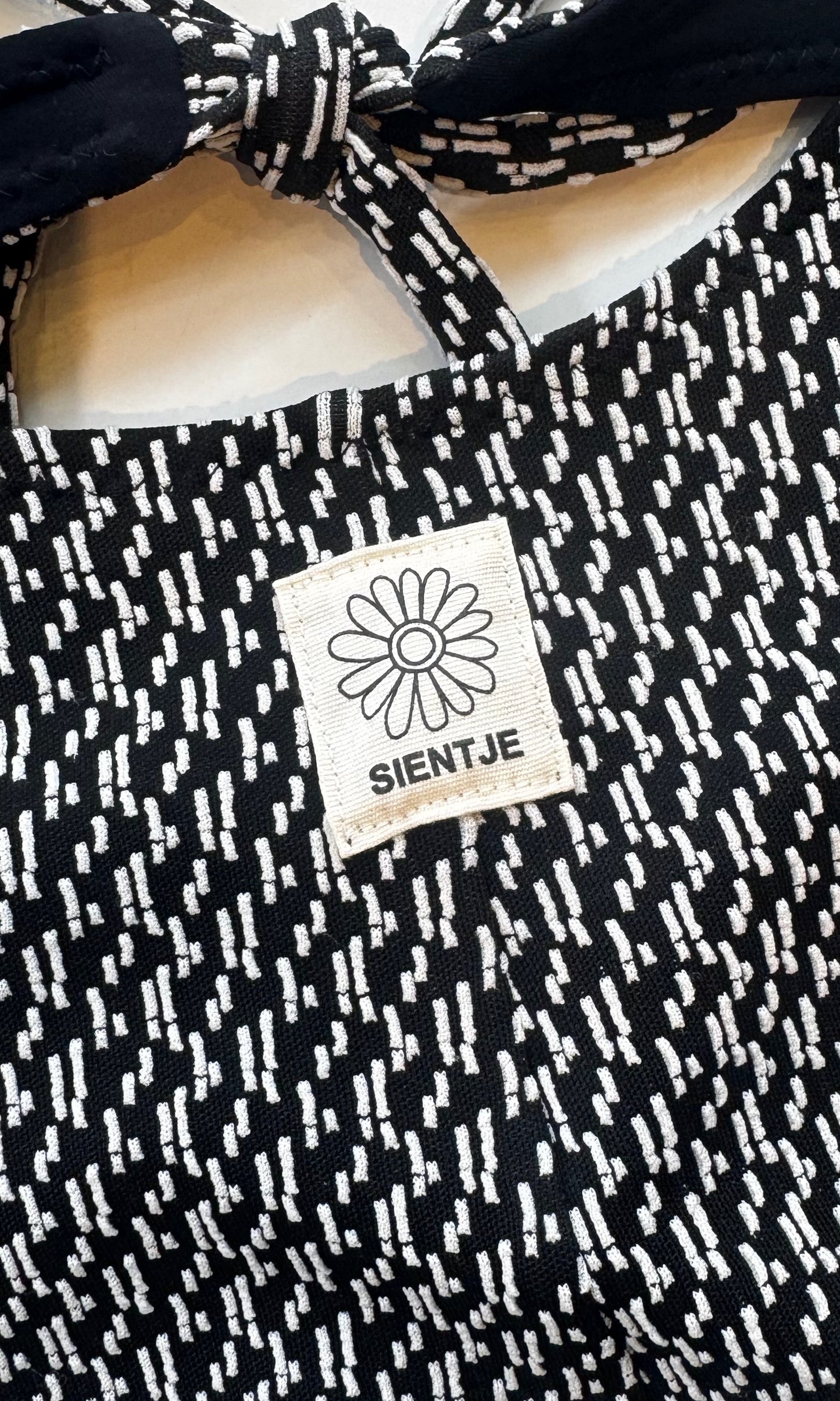 Zwart witte stretchtop met open rug
