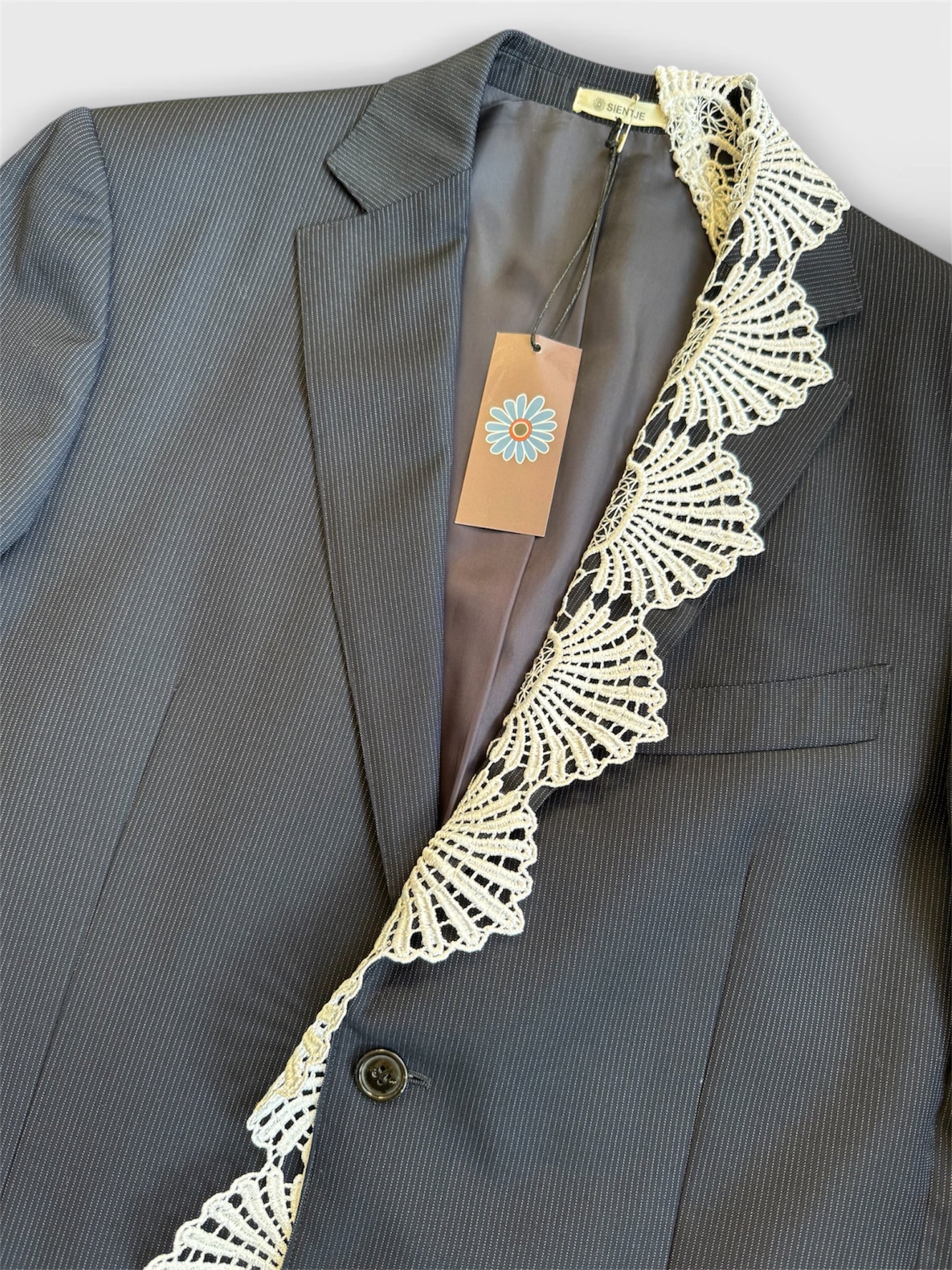 REWORK donkerblauw, gestreepte blazer met kant