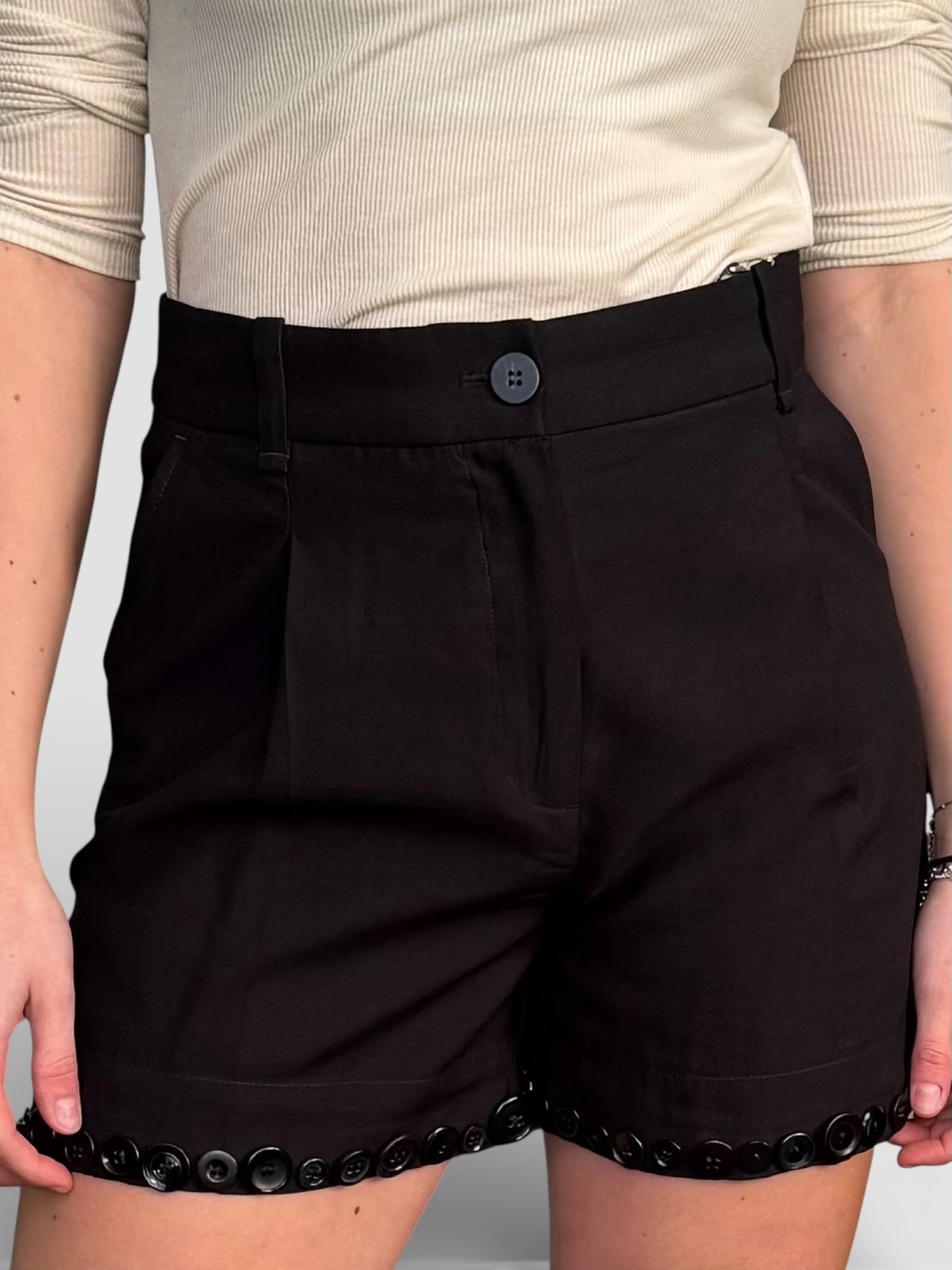 REWORK zwarte short met knoopjes